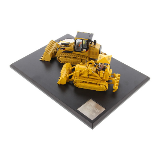 CAT® 1:50 Scale Model – 977 Track Loader & 963K Track Loader