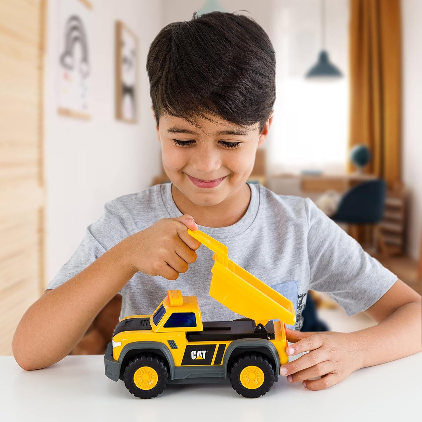 CAT® Truck Constructors Dump Truck