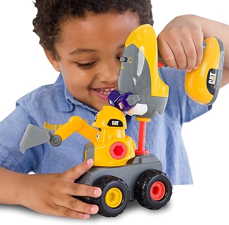 CAT® Junior Crew Fix-It Fleet Excavator